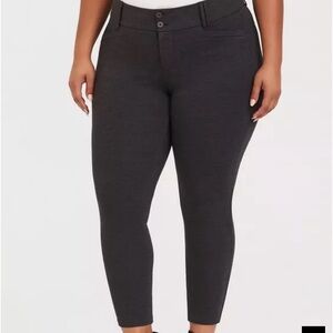 Torrid 16 regular Ankle Skinny Studio Luxe Ponte Mid-Rise Pant
